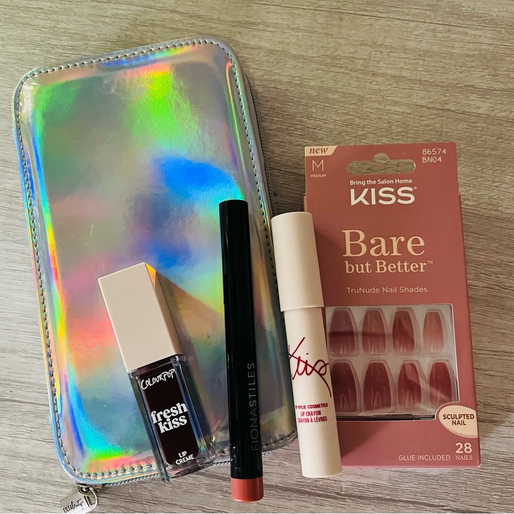 Lips, Lids, Nails & More Make-Up Bundles